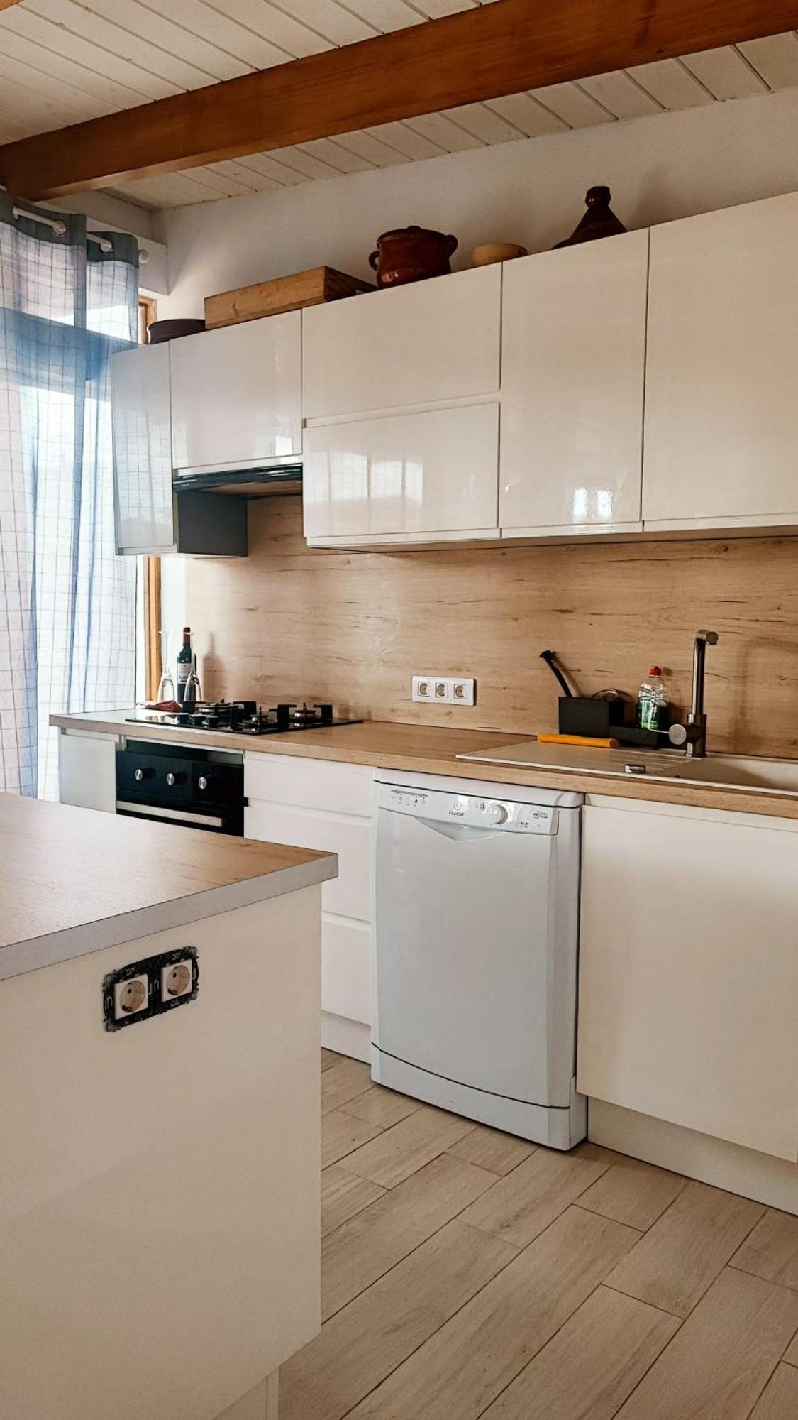 Casa de vacances Beautiful With Wifi And Free Parking
